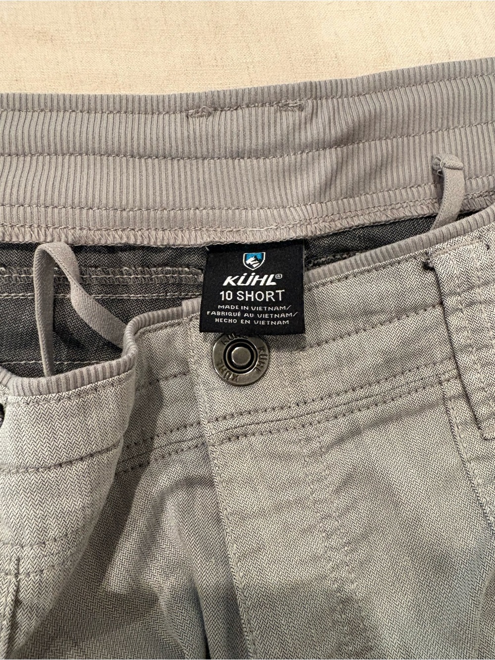 KUHL 10 Short pants in Light Gray.